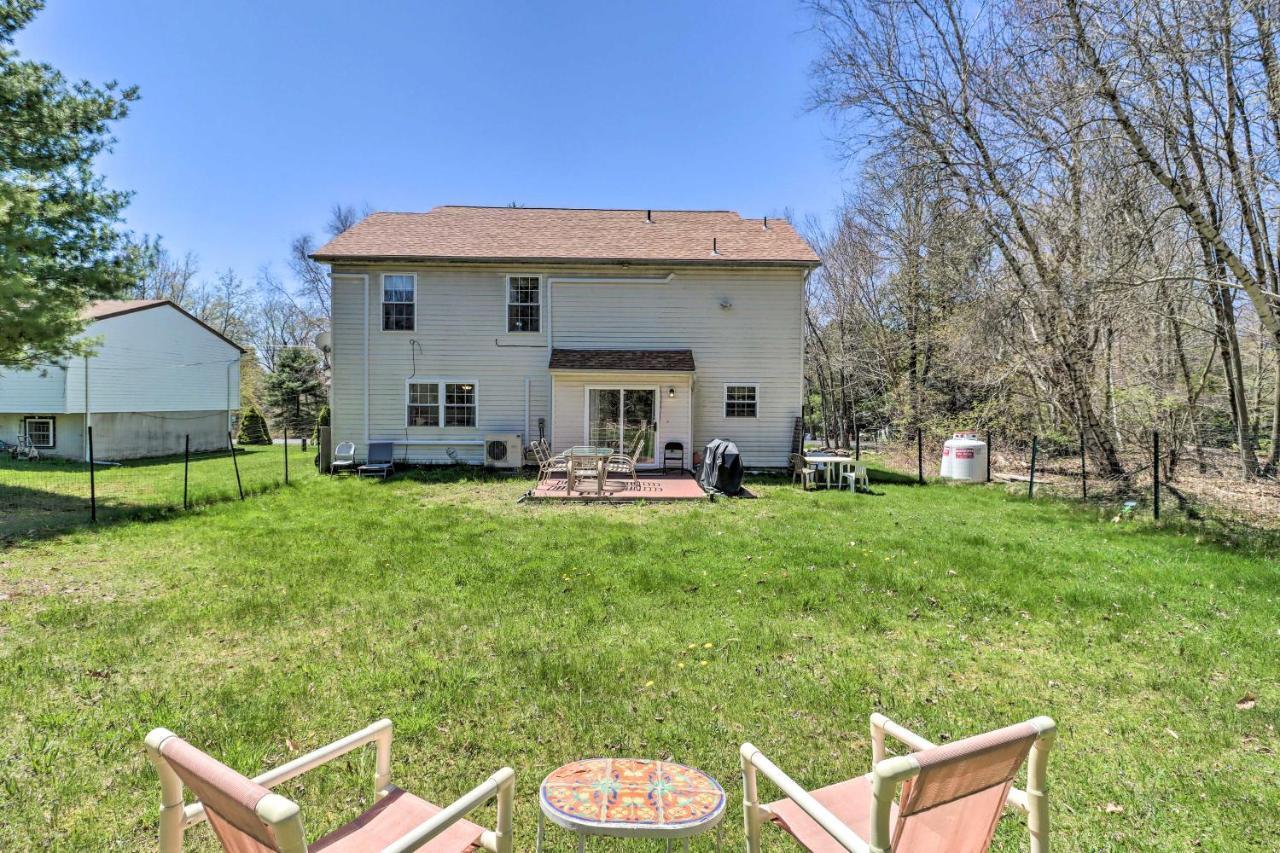 Colonial House In Quiet Area Near Camelback Resort Pocono Summit Exterior photo